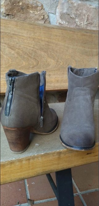 Botines de piel gris