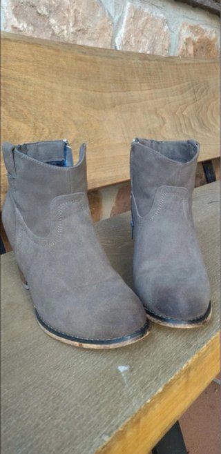 Botines de piel gris