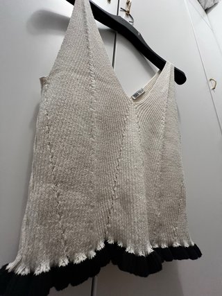 Top Zara V-neck corto