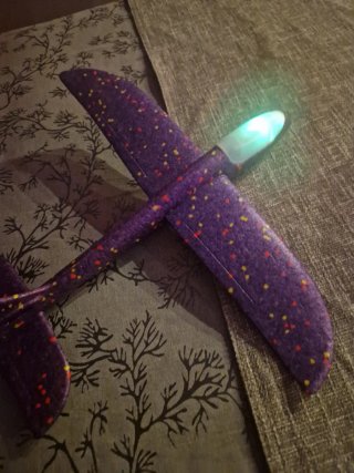 Avión de juguete con luces LED, material Espuma