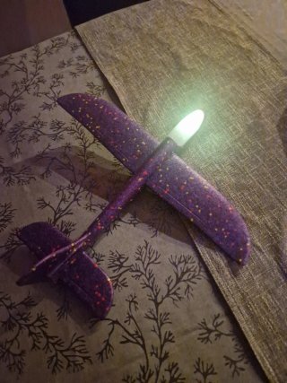 Avión de juguete con luces LED, material Espuma