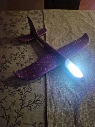 Avión de juguete con luces LED, material Espuma
