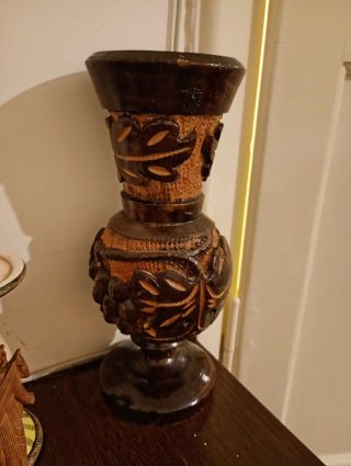 Vaso africano in legno intagliato