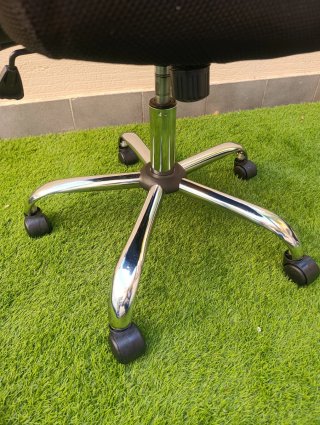 Silla de escritorio ergonómica negra