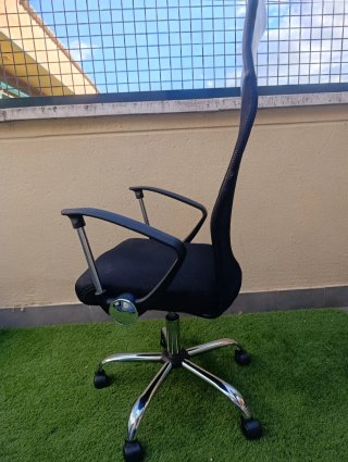 Silla de escritorio ergonómica negra