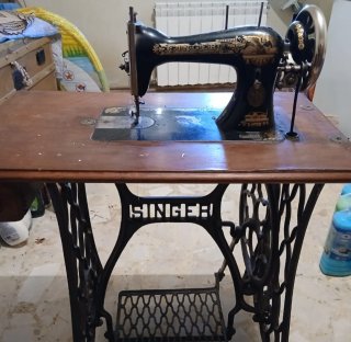 Máquina de Coser Antigua Singer.