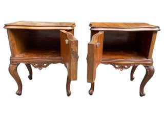 Coppia comodini Chippendale noce anni '50