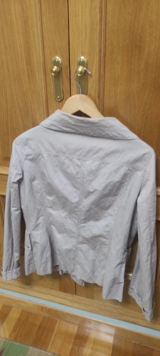 Gabardina corta gris