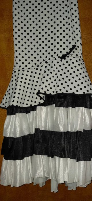 Body y falda de lunares
