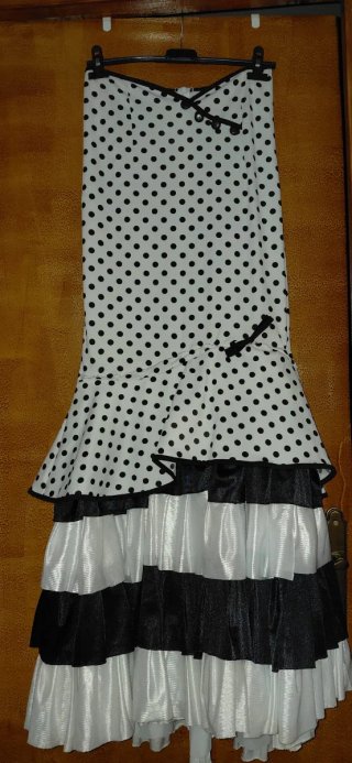 Body y falda de lunares