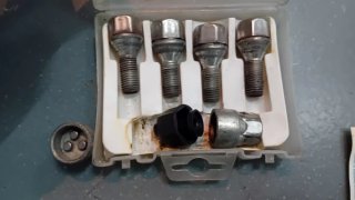 Tornillos Antirrobo para Coche