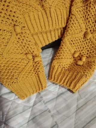 Jersey de punto amarillo, jersey rosa y uno blanco