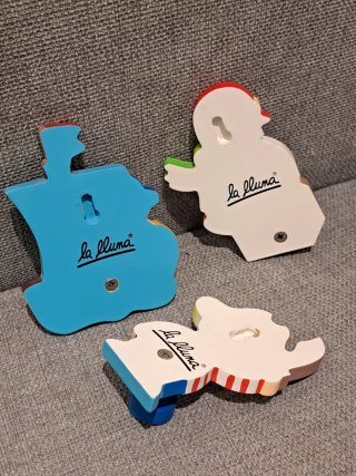 Colgadores infantiles de madera pirata