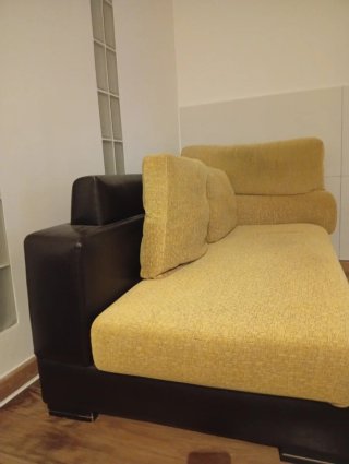 Sofá chaise longue tela y piel
