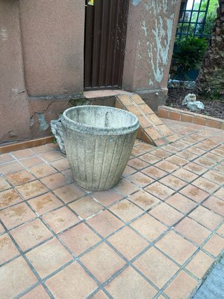 Macetas de piedra y terracota