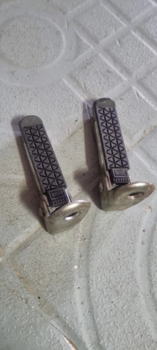 Juego de posapiés para moto
