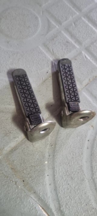 Juego de posapiés para moto