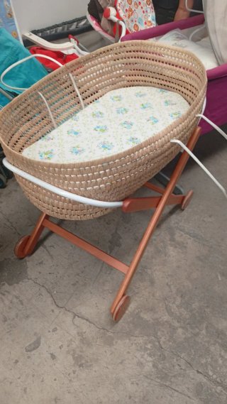 Cuna moisés mimbre con soporte