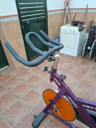 Bicicleta Estática Morada