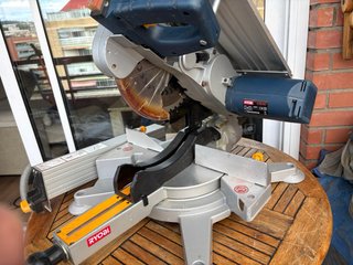 Sierra Ingletadora de Mesa RYOBI