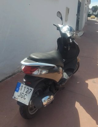 Piaggio Fly 125cc Scooter Oro/Negro
