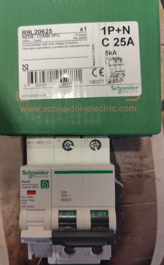 Sobretensiones 25A Schneider R9L20625