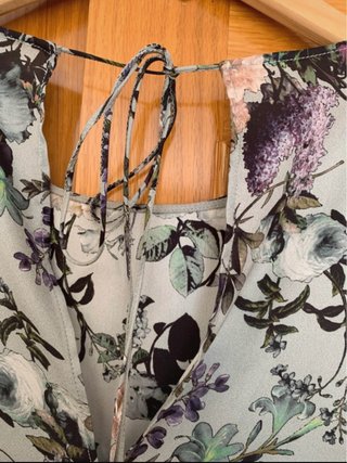 Blusa estampado floral manga larga. Talla M