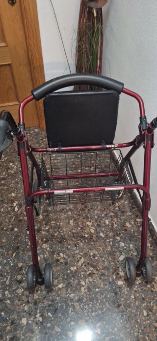 Andador tacata anciano con asiento
