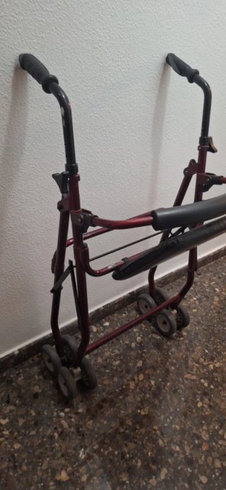 Andador tacata anciano con asiento