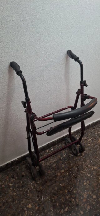 Andador tacata anciano con asiento