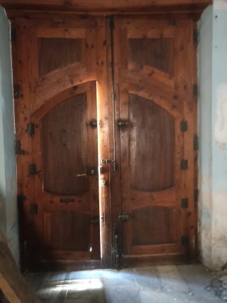 Puerta antigua madera maciza.Interesados, neg