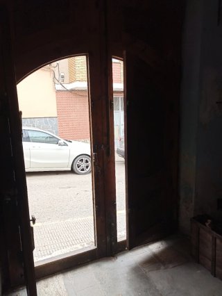 Puerta antigua madera maciza.Interesados, neg