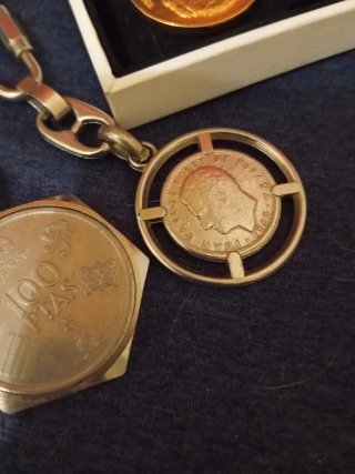 Lote 2 llaveros con monedas Y regalo