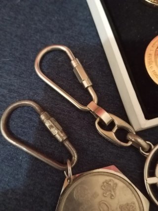 Lote 2 llaveros con monedas Y regalo