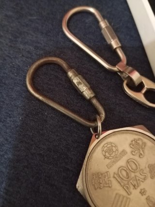 Lote 2 llaveros con monedas Y regalo