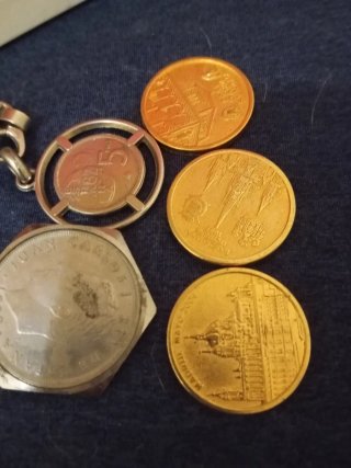 Lote 2 llaveros con monedas Y regalo