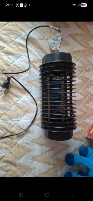 Lâmpada elétrica mata mosquitos
