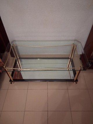Mesa de centro cristal y metal dorado