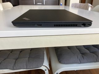 Portátil Lenovo ThinkPad T15. Teclado: ENG/RU/UA