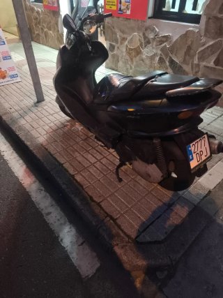 Yamaha Majesty 125 Negra