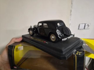 Coche Burago 1/24 Citroen 15CV 1938