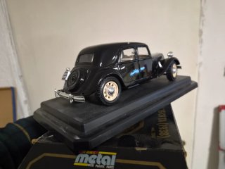 Coche Burago 1/24 Citroen 15CV 1938