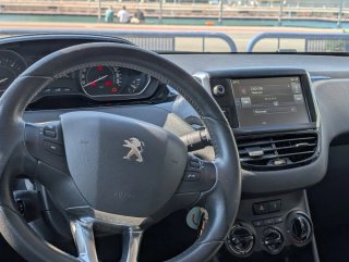 Peugeot 208 2016