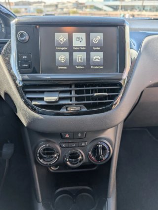 Peugeot 208 2016