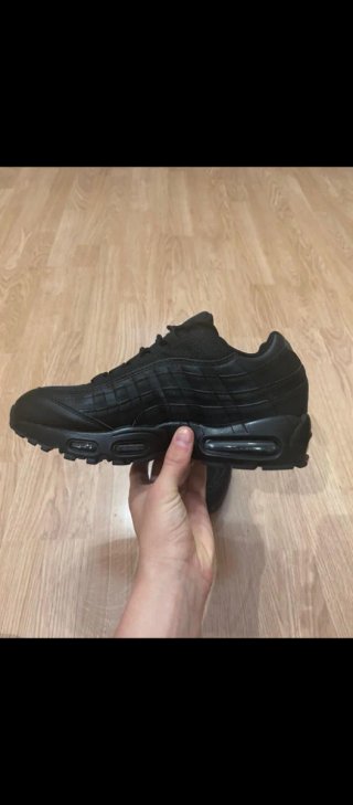 Nike Air Max 95 Negras con Caja