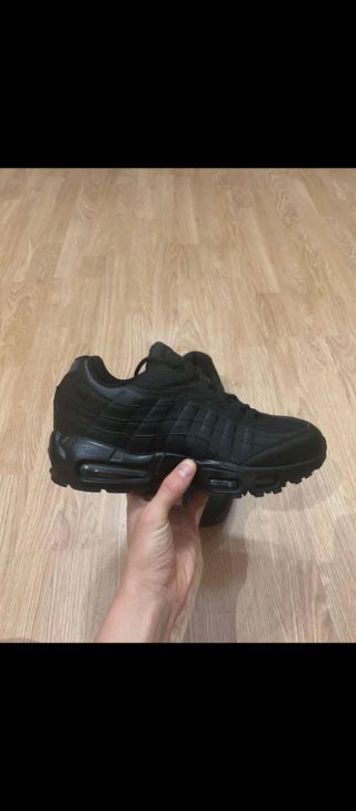 Nike Air Max 95 Negras con Caja