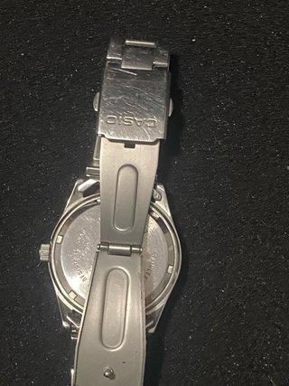 Reloj Casio Quartz Negro y Plateado