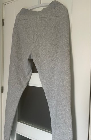 Pantalón chándal Puma gris talla M