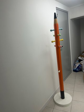Colgador perchero madera lápiz multicolor