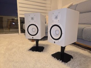 Pareja Yamaha HS8 (Blancos) + Soportes
